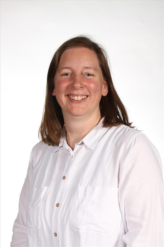 Kirsten Holland